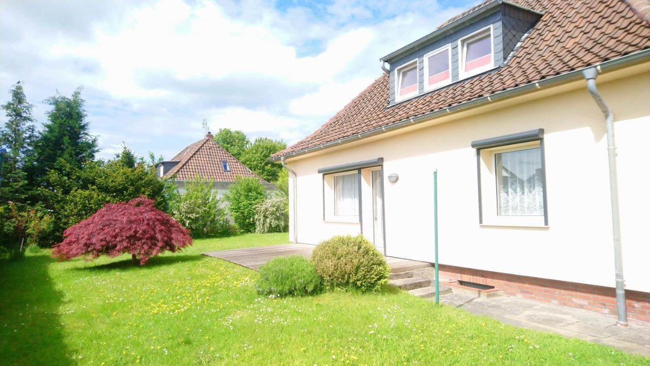 GästeHaus „Barbara” mit Garage in 26919 Brake Brake  Exterior foto
